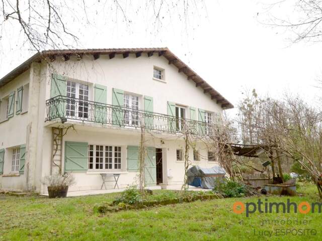 Propriété de 4 chambres au bord de la rivière à vendre — photo du bien