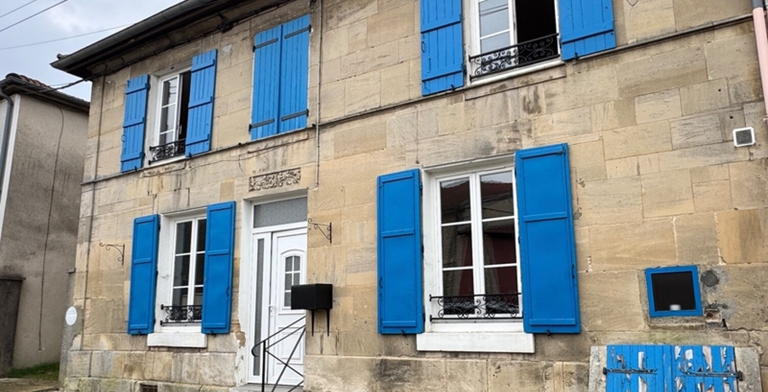 BELLE MAISON DE VILLAGE AVEC DÉPENDANCES ET JARDINET — photo 1
