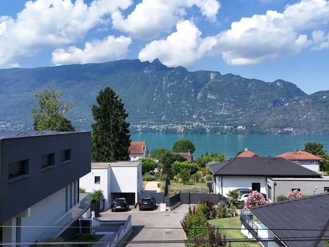 Tresserve (face au lac du Bourget)  ténements immobilier de 280 m2 env avec corps de ferme, garage, atelier — photo du bien