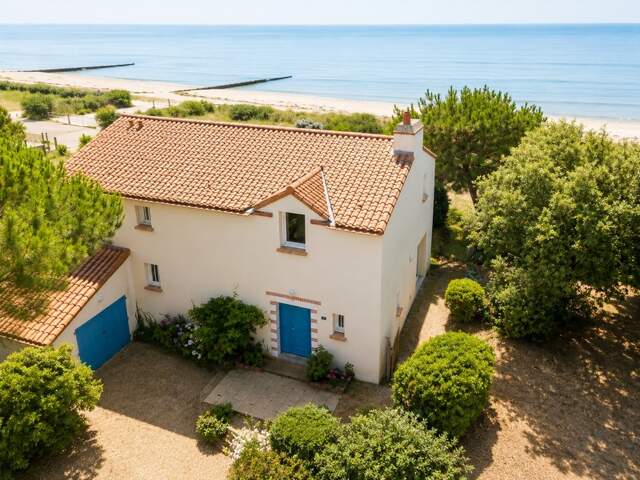 PREMIÈRE LIGNE FACE MER – ACCÈS PRIVÉ À LA PLAGE — photo du bien