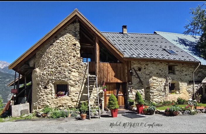 Une maison de montagne pour réunir toute la famille (VISITE VIRTUEL APRES CONTACT): 194 m² Carrez, 305 m² au sol, 5 chambres, terrasses et exposition sud, dans un hameau préservé du Pays des Écrins — photo 3
