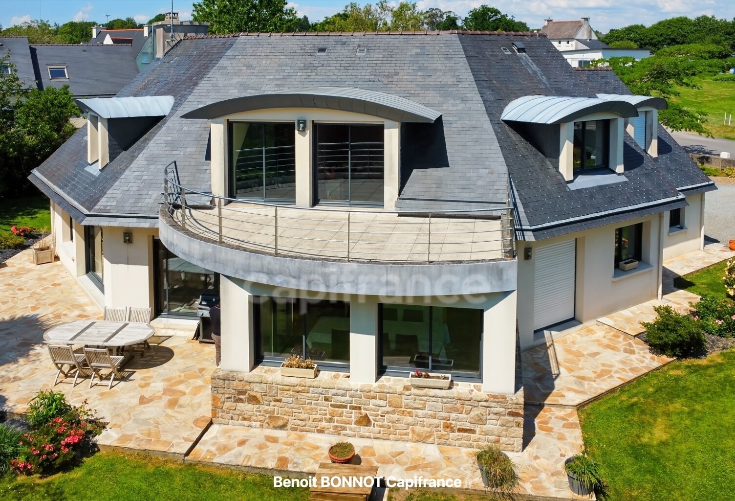 PLEUVEN – Maison de 229 m², 6 chambres, vie de plain-pied et espace indépendant — photo 1