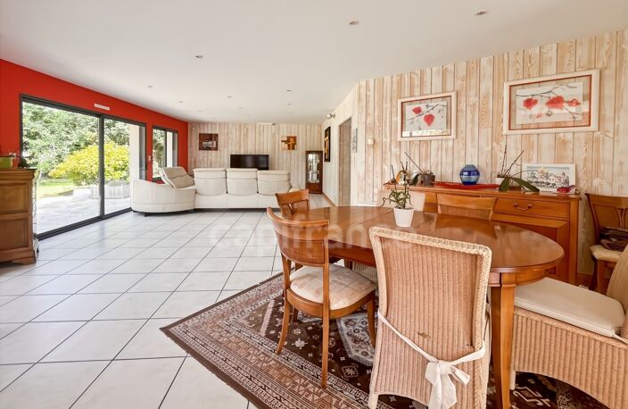 PLEUVEN – Maison de 229 m², 6 chambres, vie de plain-pied et espace indépendant — photo 2