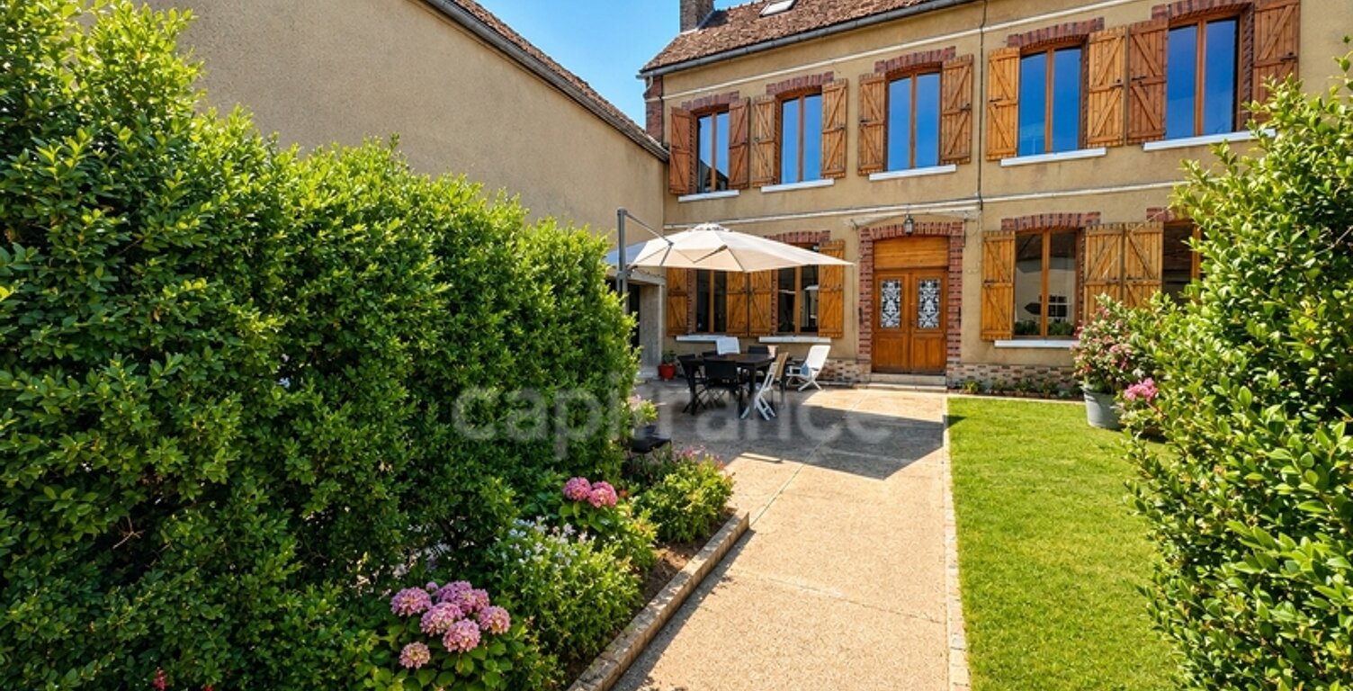 À vendre – Maison de village 4 chambres avec jardin, dépendances, grange et espace spa — photo 1