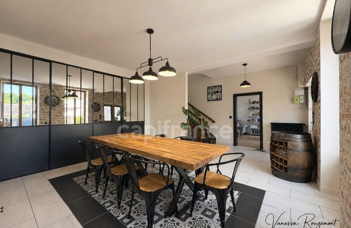 À vendre – Maison de village 4 chambres avec jardin, dépendances, grange et espace spa — photo 2