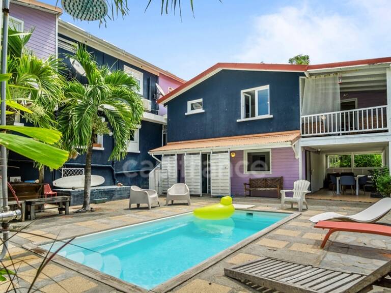A louer - Case-Pilote - Appartement en RDC - 3 pièces avec terrasse et piscine commune — photo 1