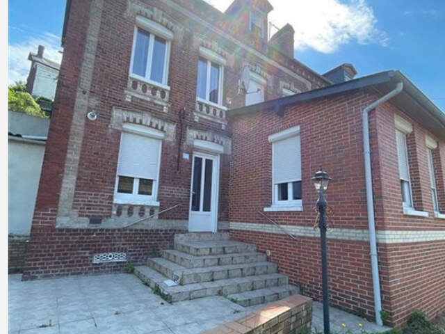 Maison familiale de 118 m² avec quatre chambres, garage et jardin arboré de 810 m² – Le Houlme — photo du bien