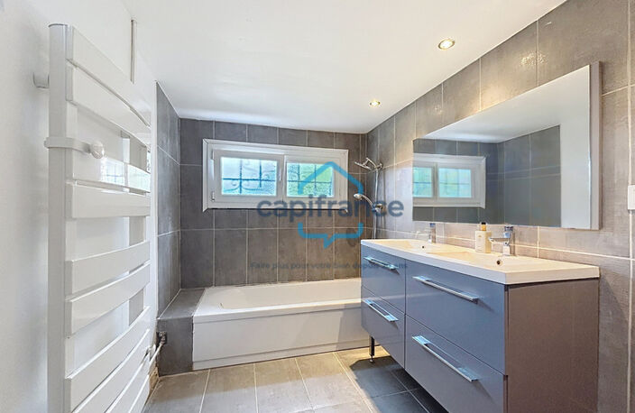 Maison familiale de 118 m² avec quatre chambres, garage et jardin arboré de 810 m² – Le Houlme — photo 4