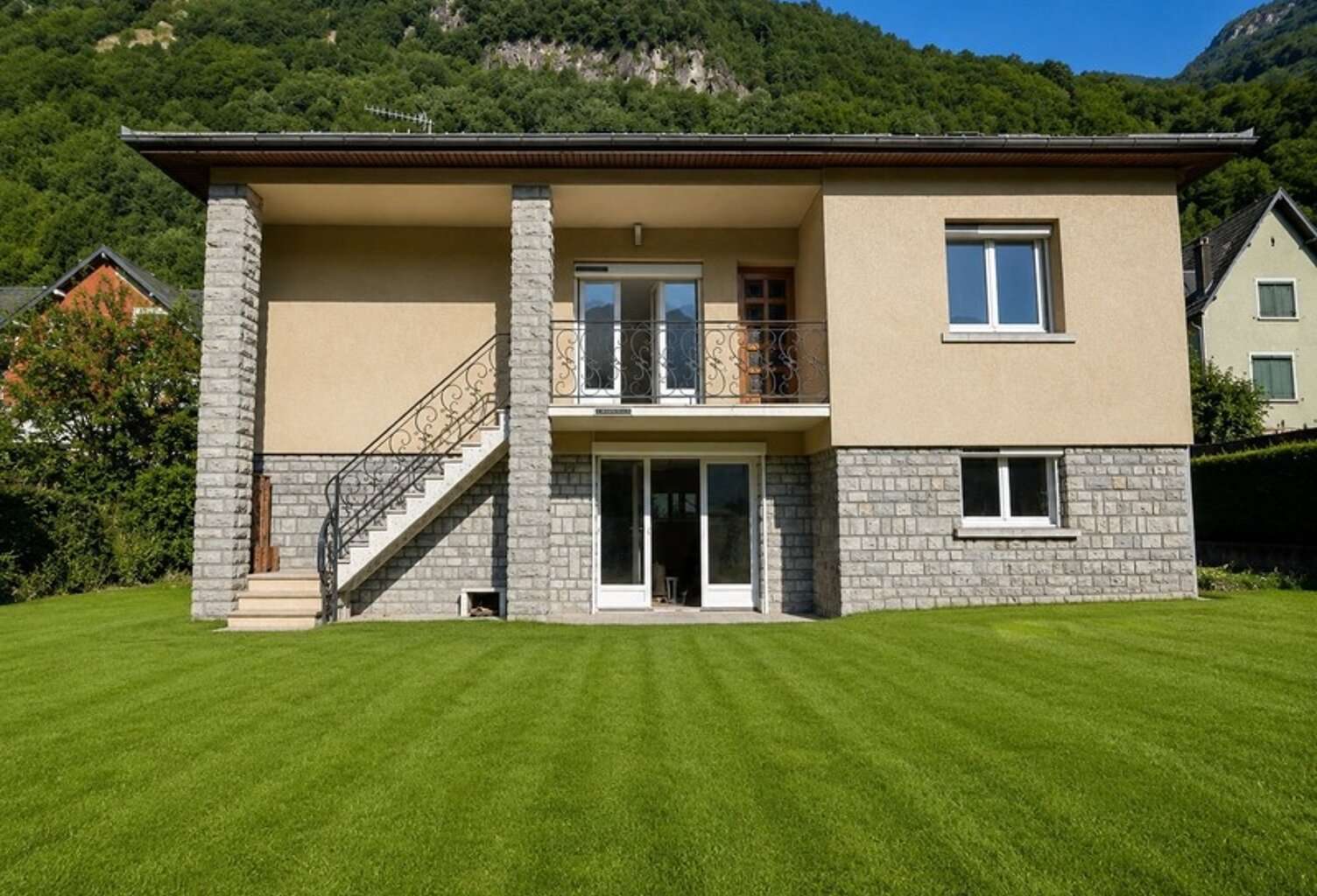 À vendre – Belle maison de caractère avec fort potentiel à Bagnères-de-Luchon — photo 1