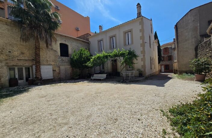 MAISON DE MAÎTRE D'EXCEPTION – ANCIEN DOMAINE VITICOLE – PLUS DE 1 000 m² DE BÂTIS – CŒUR DE VILLE — photo 5