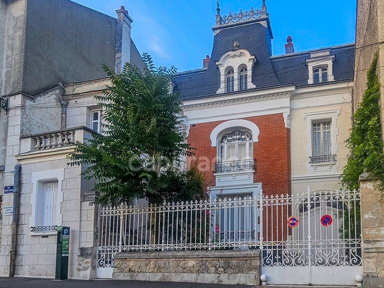 Plein centre ville d' ETAMPES (91) propriété à vendre 13 pièces, avec grand garage, 2 dépendances et terrain clos de 997 m² — photo 1