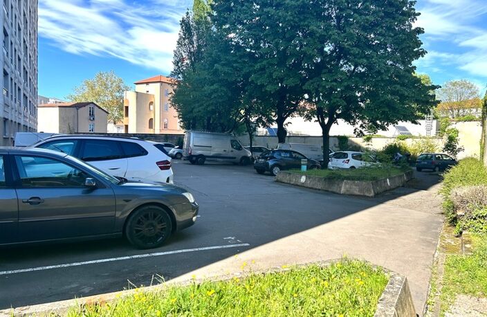 Lyon 7ᵉ – T3 avec parking privatif, cave et proximité immédiate du Parc Blandan — photo 4