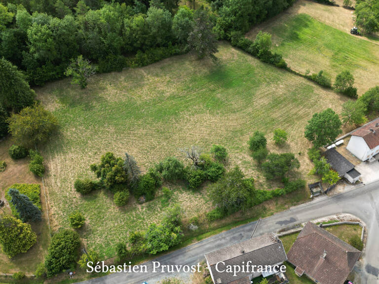 Terrain à vendre  NANTHIAT (24), ensemble foncier, terrain avec CU et bois secteur bourg, bassin sur le terrain. 9839m2 — photo 1