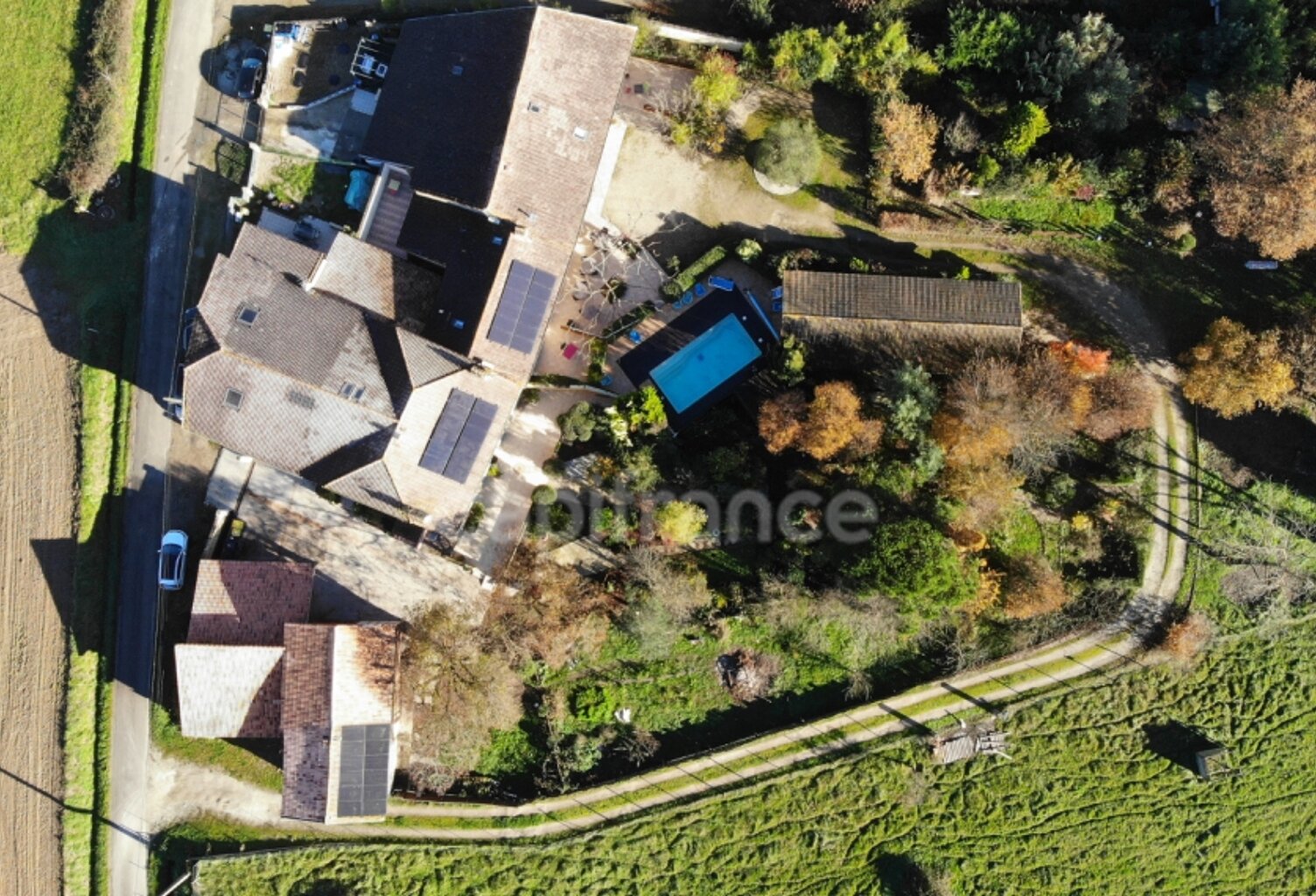 Propriété - une maison d'habitation - 5 chambres d'hôtes - 2 appartements en location sur plus de 1 hectare à SAINTE BAZEILLE (47) — photo 1