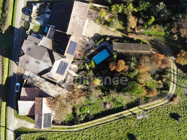 Propriété - une maison d'habitation - 5 chambres d'hôtes - 2 appartements en location sur plus de 1 hectare à SAINTE BAZEILLE (47) — photo du bien