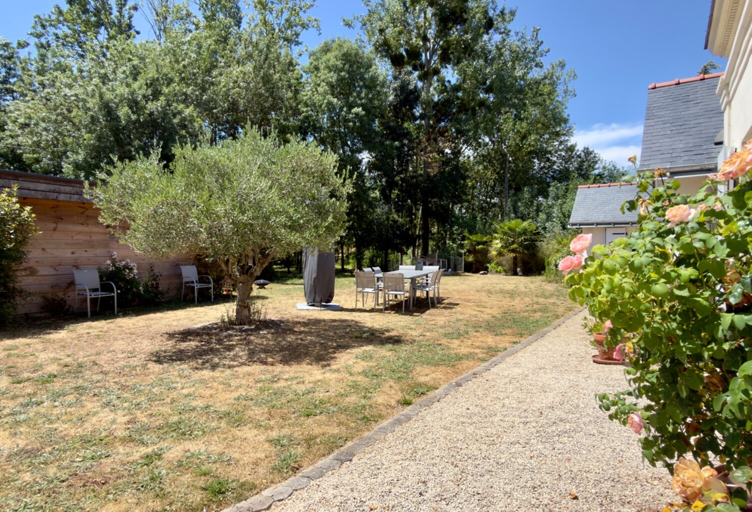 VARENNES SUR LOIRE, Longère rénovée de 134m² habitables / 151m² utiles avec garage et jardin — photo 1