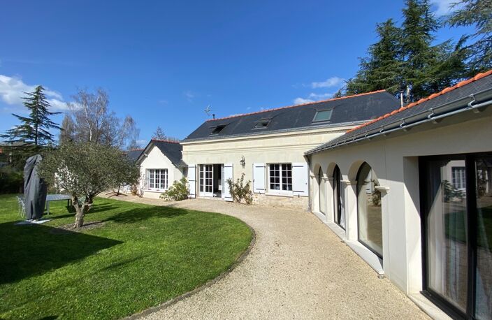 VARENNES SUR LOIRE, Longère rénovée de 134m² habitables / 151m² utiles avec garage et jardin — photo 2