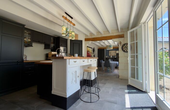 VARENNES SUR LOIRE, Longère rénovée de 134m² habitables / 151m² utiles avec garage et jardin — photo 5
