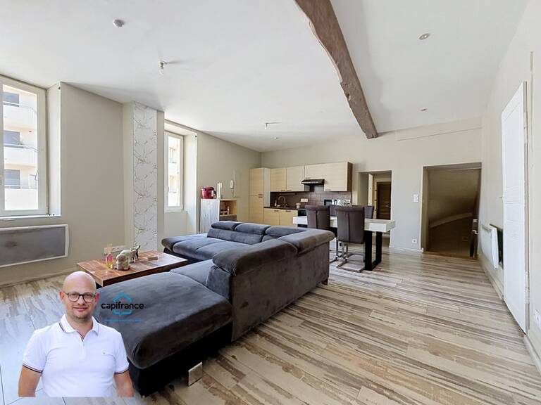 Immeuble de rapport en hyper-centre d'Aoste (38490) – Local commercial loué + T3 libre + Combles aménageables — photo 1