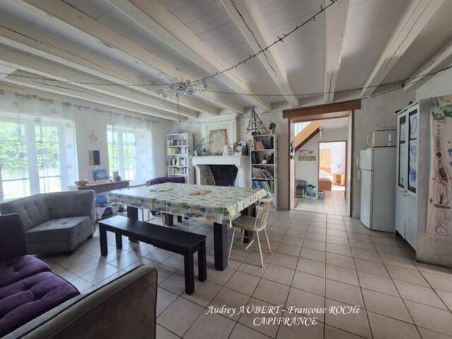 Maison à vendre 8 pièces TONNAY BOUTONNE (17) — photo du bien