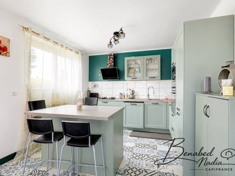 Maison familiale de 150 m² avec beau terrain de plus de 1 000 m² – Quartier Champ Plantier à Feyzin — photo 1
