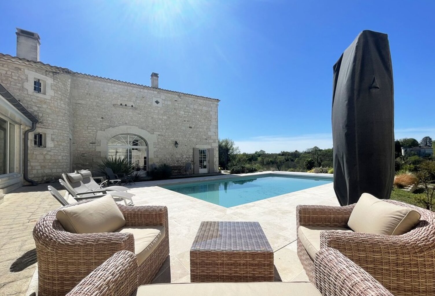 Propriete à vendre 10 pièces proche de ANGOULEME (16) — photo 1
