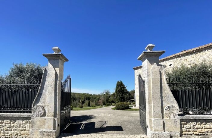 Propriete à vendre 10 pièces proche de ANGOULEME (16) — photo 2