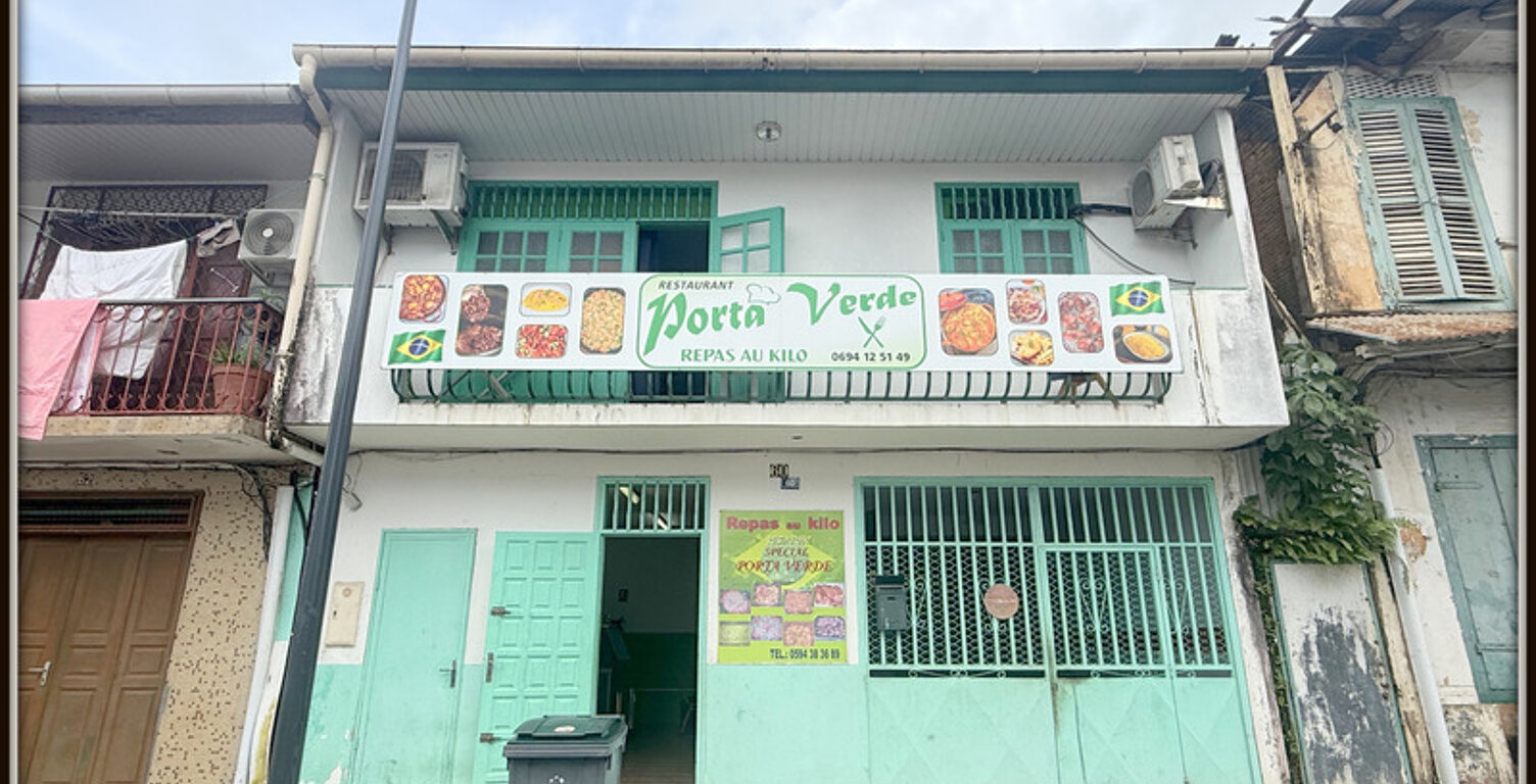 A VENDRE A CAYENNE UN IMMEUBLE DE RAPPORT DE 167m² - 1 LOCAL DE 98m² - 1 APPARTEMENT T3 DE 51m² - 1 STUDIO DE 18m² - AU PRIX DE 306 000 € — photo 1