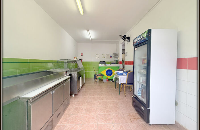A VENDRE A CAYENNE UN IMMEUBLE DE RAPPORT DE 167m² - 1 LOCAL DE 98m² - 1 APPARTEMENT T3 DE 51m² - 1 STUDIO DE 18m² - AU PRIX DE 306 000 € — photo 3