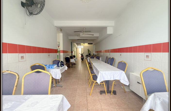A VENDRE A CAYENNE UN IMMEUBLE DE RAPPORT DE 167m² - 1 LOCAL DE 98m² - 1 APPARTEMENT T3 DE 51m² - 1 STUDIO DE 18m² - AU PRIX DE 306 000 € — photo 5