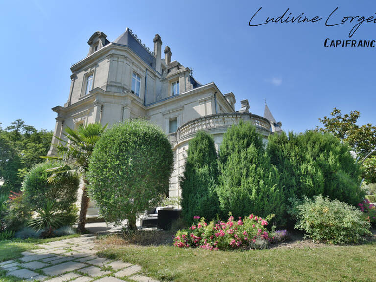 Château à vendre proche de Soissons – 720 m² avec 5 chambres -Maison indépendante de 85 m², piscine couverte, grand garage et parc de 2,57 hectares — photo 1
