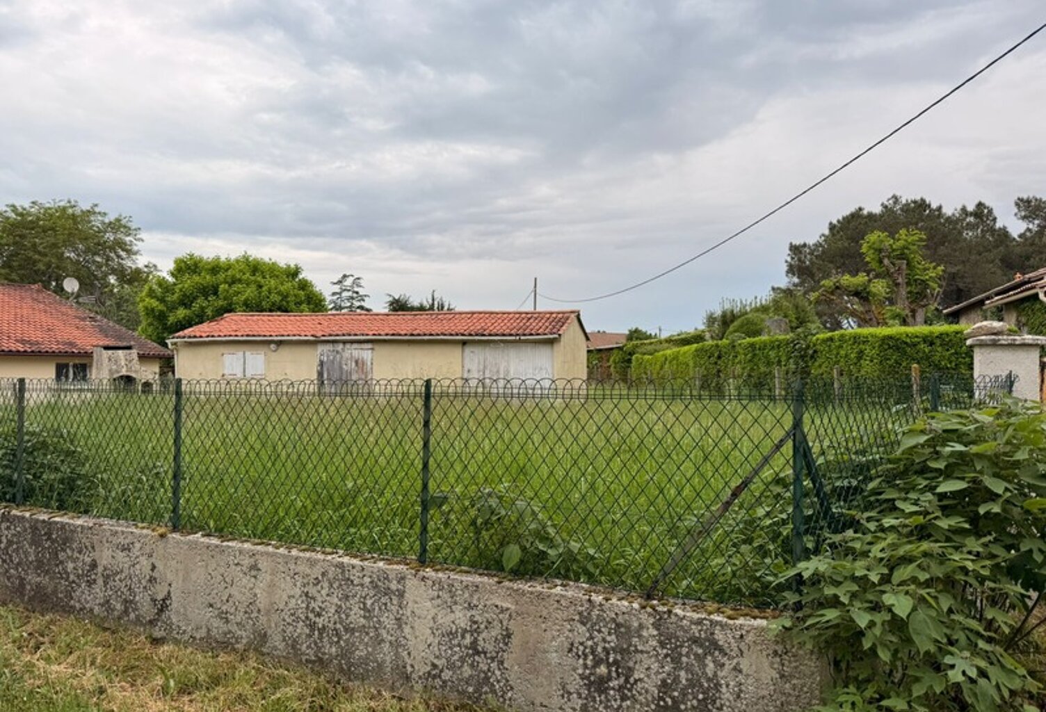 Terrain de 800 m2 avec bati existant — photo 1