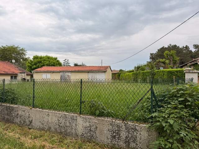 Terrain de 800 m2 avec bati existant — photo du bien