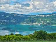 Propriété d'exception avec vue lac et Mont Blanc – 271 m² – DPE C – Ontex - 35 minutes de Chambéry, 40 minutes d’Aix-les-Bains, 1H30 de Genève. Annecy. Vue lac du Bourget et le Mont Blanc — photo 2