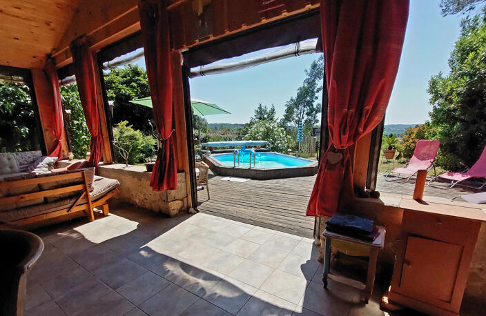 Maison de plain-pied rénovée avec piscine, terrasse couverte de 50 m² et chalet indépendant – Périgord Noir — photo 2