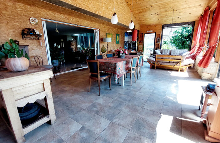 Maison de plain-pied rénovée avec piscine, terrasse couverte de 50 m² et chalet indépendant – Périgord Noir — photo 3