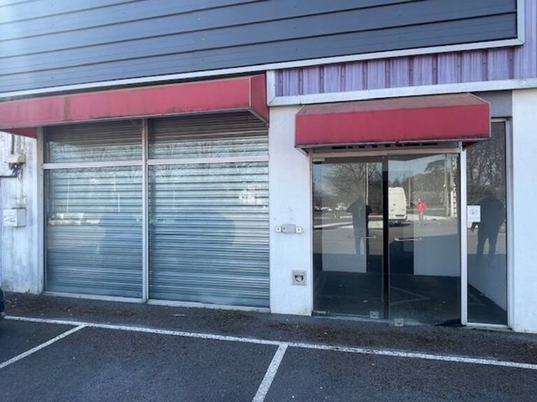 Dpt Hautes Pyrénées (65), à louer TARBES Local commercial — photo 1
