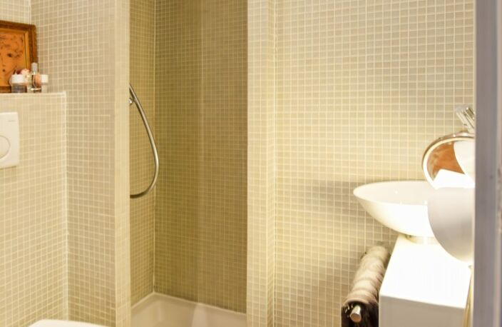 Studio à vendre - PARIS 7EME ARRONDISSEMENT (75) Rue Rousselet - 17,27 m2 - 315 000 € honoraires d'agence inclus — photo 5