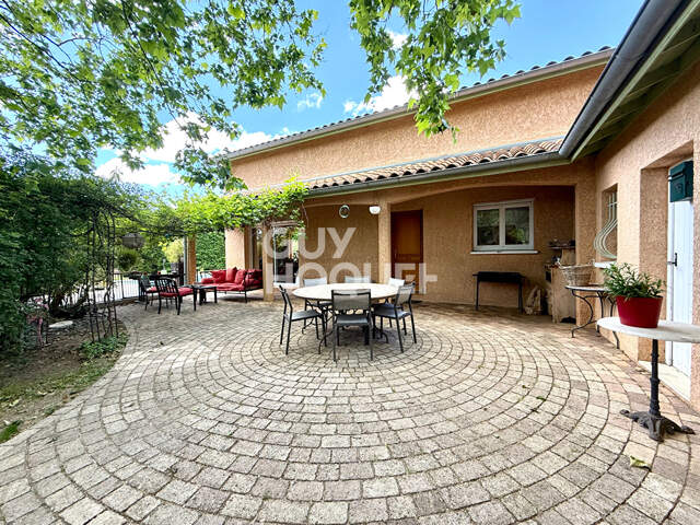 Rare à Vourles Villa de 5 pièces 199 m2 avec piscine et garage double — photo du bien