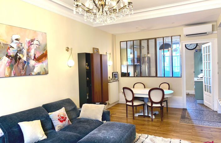 TRÈS BEL APPARTEMENT TRAVERSANT CHARME DE L'ANCIEN — photo 2