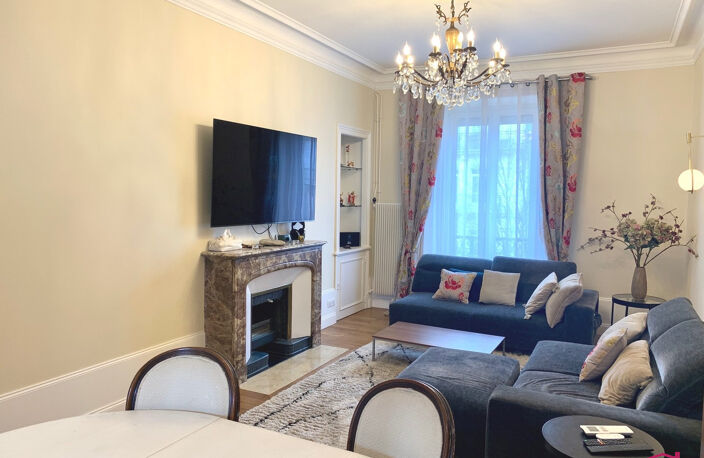 TRÈS BEL APPARTEMENT TRAVERSANT CHARME DE L'ANCIEN — photo 5