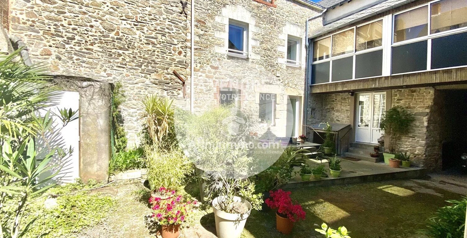BELLE BATISSE EN PIERRE AU COEUR DU BOURG, — photo 1