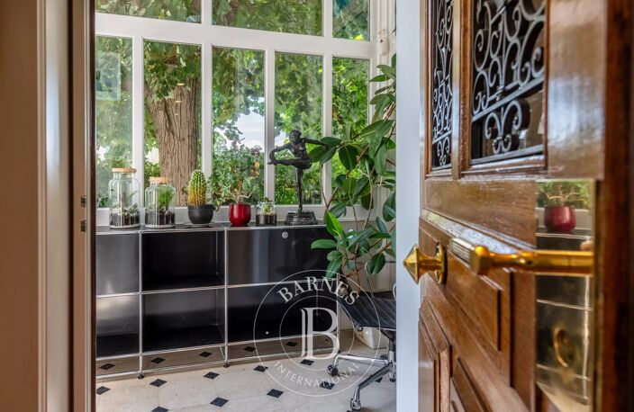 Lyon 3ème - Propriété bourgeoise de 301,92 m² - 7 chambres - Jardin avec Piscine - Garage — photo 2