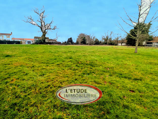 Terrain à construire, en village. — photo du bien
