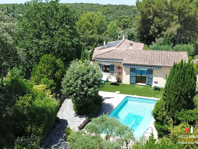 AUBAIS - Villa de Plain-Pied avec Dépendance & Piscine — photo 1