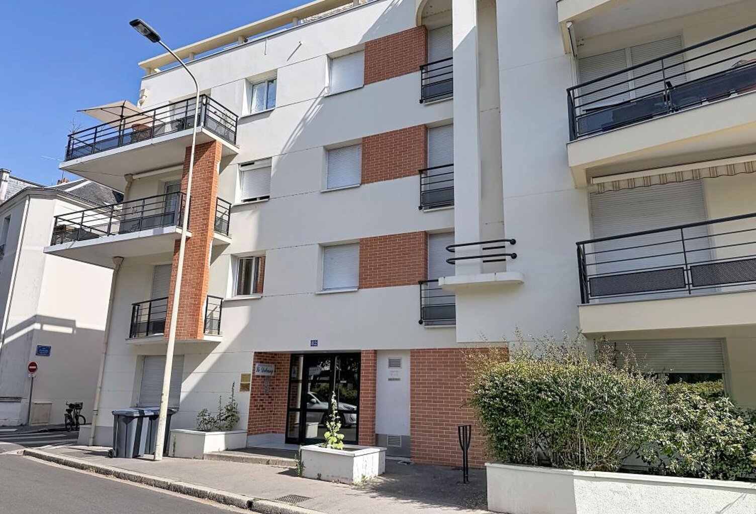 TYPE 3 74 M² ASCENSEUR + CAVE+ BALCON + PARKING — photo 1