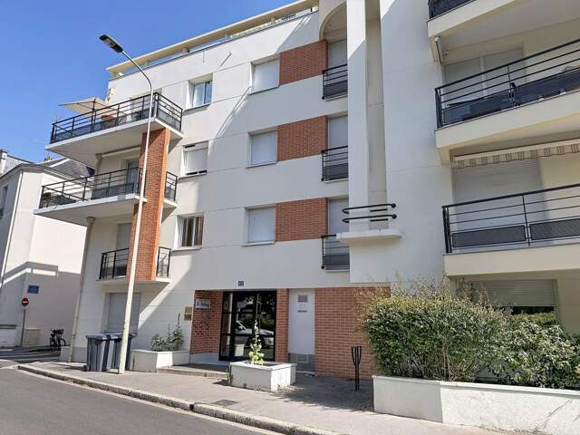 TYPE 3 74 M² ASCENSEUR + CAVE+ BALCON + PARKING — photo du bien