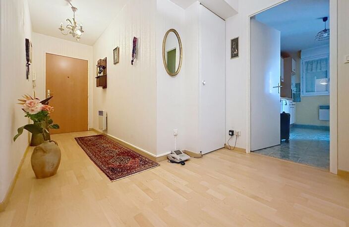 TYPE 3 74 M² ASCENSEUR + CAVE+ BALCON + PARKING — photo 3
