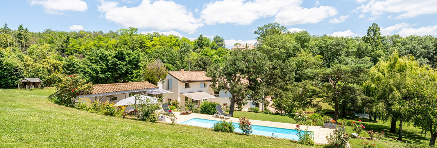 Maison 7 Pièces 250 m² à louer à Saint-Cyr-au-Mont-d'Or (69450)