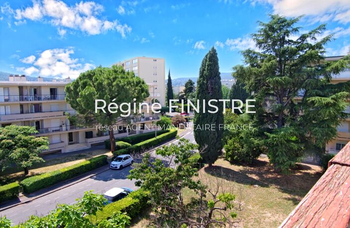 DRAGUIGNAN APPARTEMENT T4 - 3 CHAMBRES - DERNIER ÉTAGE - RÉNOVÉ - 67 M² - CAVE — photo 2
